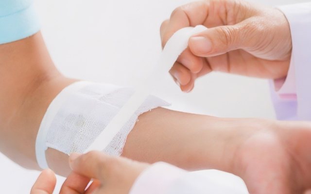 عملية التئام الجروح وضمادات مناسبة